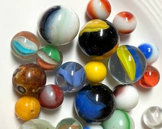 Lots of cool marbles! Agate, black, etc