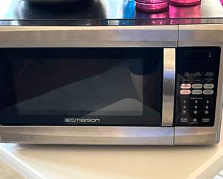 Emerson microwave in perfect condition