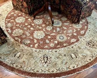 8’9” round wool rug