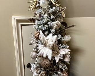 6’ decorated Christmas, all ornaments are included and not priced separately