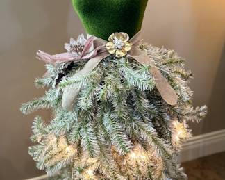 life-size fancy tree mannequin- 5” tall