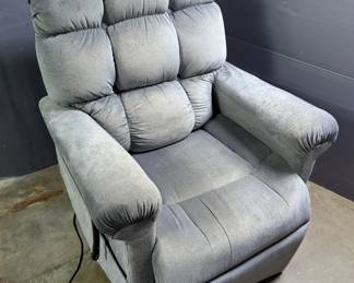 Golden Technologies Electric Lift Chair, Model SN-G1651523, Powers On
