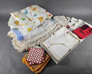 Lot 87 | Vintage Linen Lot