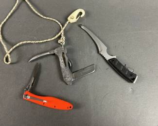 Lot 441 | 3 Hunting/Sailing Knives