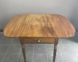 Lot 287 | Beautiful Vintage Drop Leaf Table
