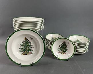 Lot 335 | Spode Christmas Tree China Bowls