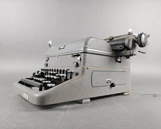Lot 98 | Vintage Royal Typewriter