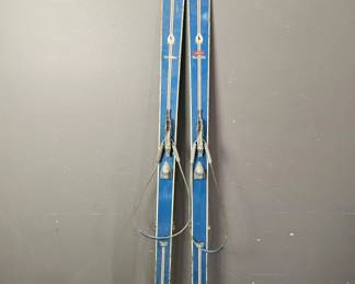 Lot 102 | Vintage Northland Snow King Skis