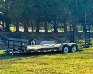 Flatbed trailer for racing cars