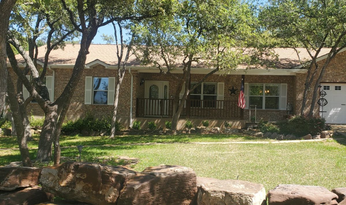 BEAUTIFULLY DECORATED ESTATE SALE in Kingsland, TX starts on 4/5/2024
