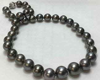 14KT WHITE GOLD SOUTH SEA PEARL NECKLACE,

GGA APPRAISAL $5,390,