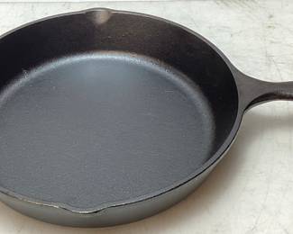 LODGE 10’’ CAST IRON FRY PAN,