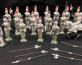 (22) 1950s LEAD KNIGHTS MADE IN OCCUPIED JAPAN