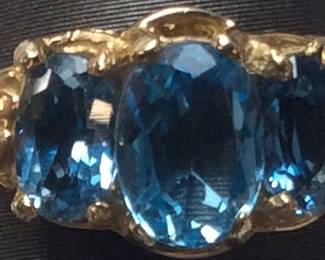 10KT GOLD 3 BLUE STONE RING SIZE 7, 2.2 GRAMS,