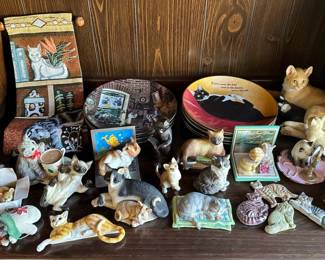 Cat Figurines, Decorative Plates, Wall Hanging And Magnets