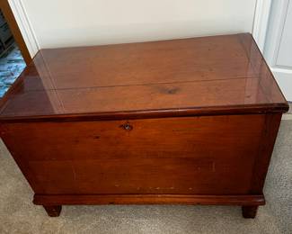 Trunk - No makers mark - Slight wear & tear - Asking $75