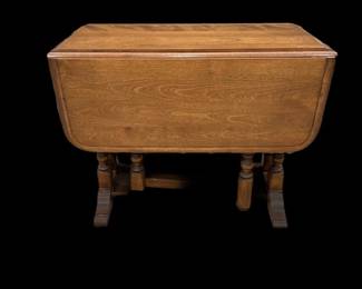 Ethan Allen Maple expandable gate leg table