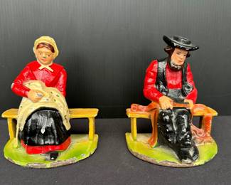Cast iron Amish couple, door stop or bookends
