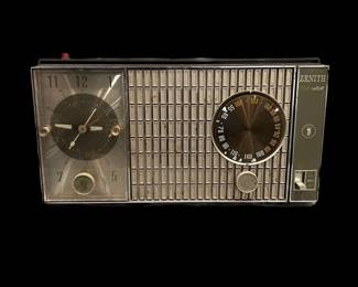 Vtg. Zenith AM/FM Clock Radio (1960)