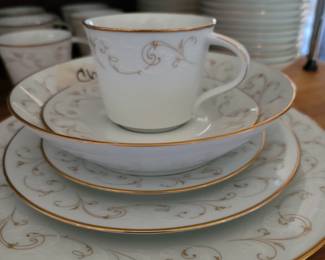 Noritake China Set - Quetto