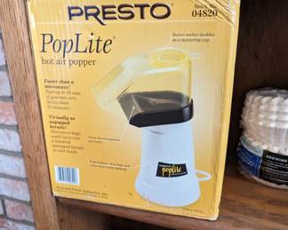 Movie night!  This air popcorn is the perfect gift for Netflix night 