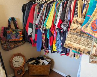 In addition to clothes small-large
This closet is filled with plus size 
Xl-xxxl
