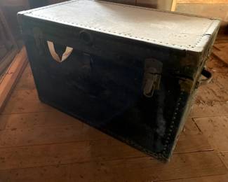 #182	trunk  no tray  36x21x24 green	 $30.00 			
