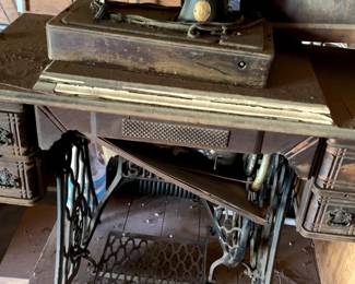 #178	Singer throttle sewing machine as  is 	 $60.00 			
