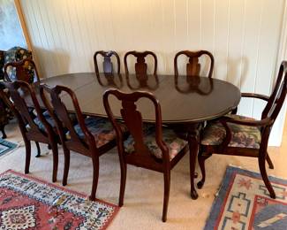 #40	Wood Table w/2 leaves & 8 Chairs - 60-90x44x29	 $275.00 			
