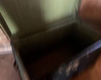 #181	trunk no tray 36x21x25 black 	 $25.00 			
