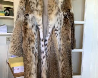 #90	Rabbit Fur (w/leopard look) long Coat - Size M	 $100.00 			

