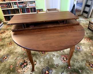 #60	Wood Table w/2 leaves  50-90x50Wx29  (no chairs)	 $175.00 			
