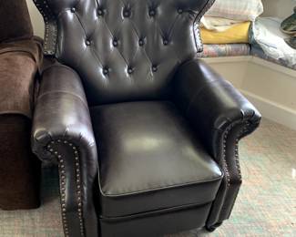 #99	Pleather Recliner w/nailhead Trim w/19" Wide Seat w/continuous Foot 	 $125.00 			
