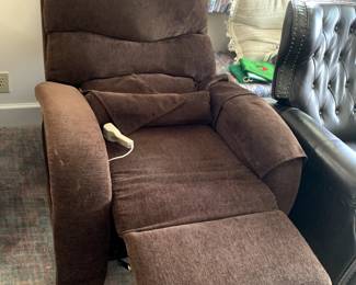 #100	Brown Fabric Lift-/chair w/remote (as is back) - Recliner - working  - 23" Seat Width	 $175.00 			
