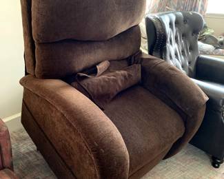 #100	Brown Fabric Lift-/chair w/remote (as is back) - Recliner - working  - 23" Seat Width	 $175.00 			
