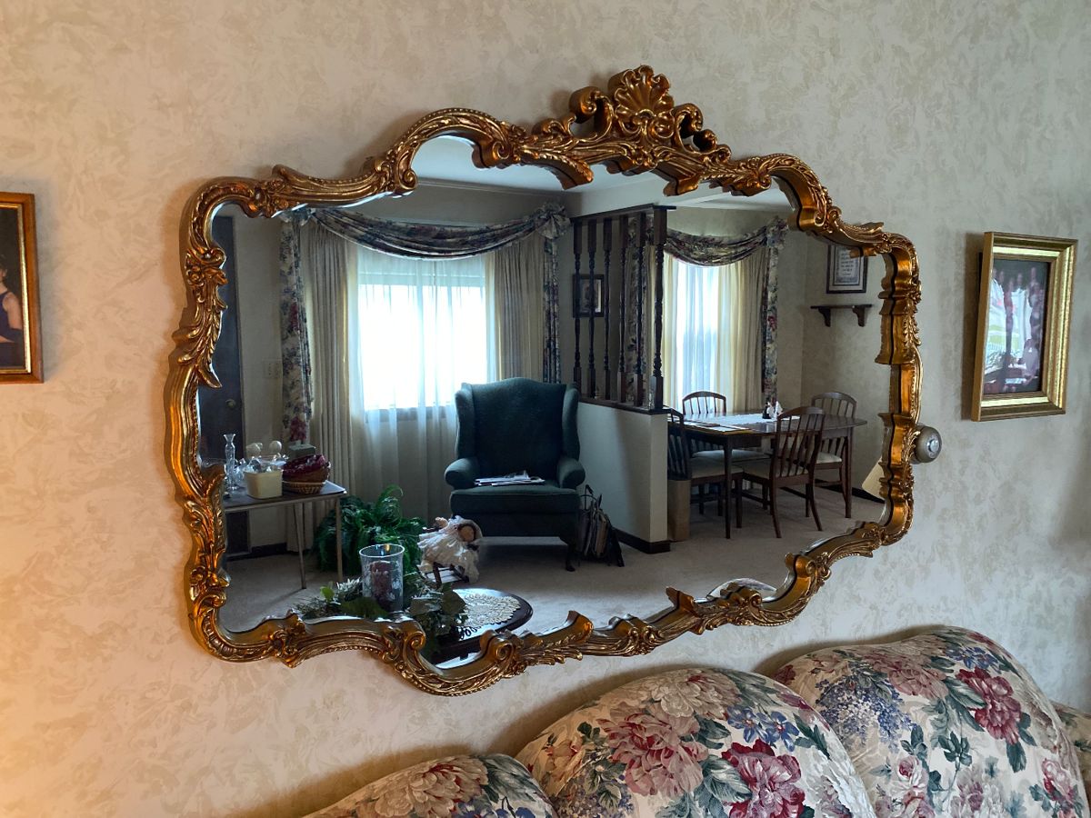 Gold Leaf frame Antique Wood mirror
4 1/2 feet wide 4 feet tall, beautiful condition. It belongs to the woman that lived here that is 99 years old.