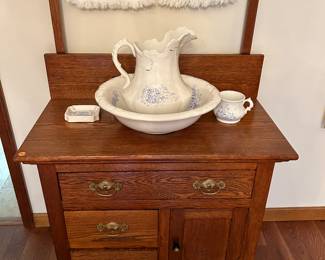 Antique oak wash stand

Purchase now! Call us to make a pre sale appointment!
Bill Anderson 615-585-9301
Diane Cox 865-617-0420