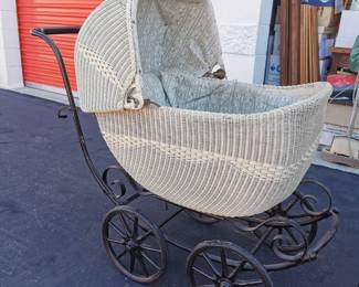 vicotrian baby carriage