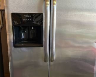 Frigidaire side-by-side refrigerator 