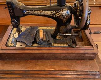 Antique hand cranked Singer sewing machine 