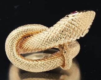 Ladies Vintage Gold and Ruby Serpentine Ring 