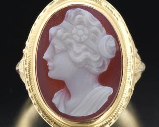 Ladies Victorian Gold and Carved Cameo Ring 