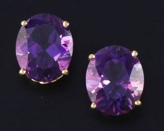 Ladies Pair of Gold and Amethyst Ear Studs 