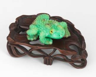 Chinese Zoisite Carved Auspicious Toad Cabinet Sculpture, on Carved Wood Stand 
