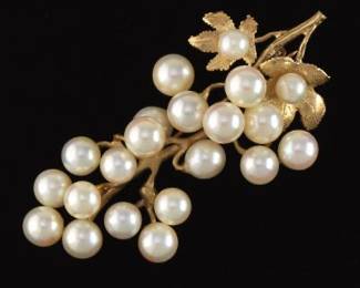 Ladies Gold and Pearl Brooch 