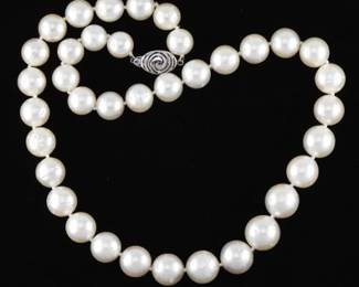 Ladies Gold, Diamond and Pearl Necklace 