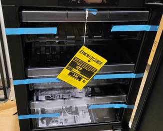 Beverage refrigerator