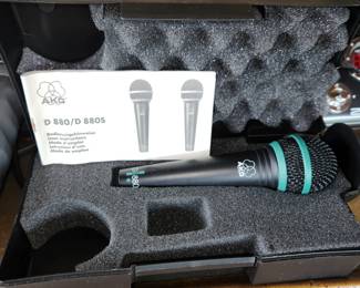 AKG D880 microphone with case
