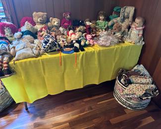 Raggedy Ann’s and Bunch of Bears