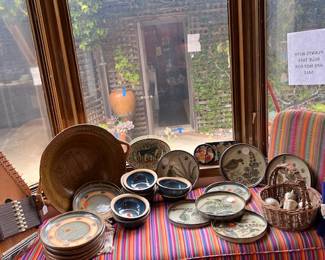 Assortment of pottery objects